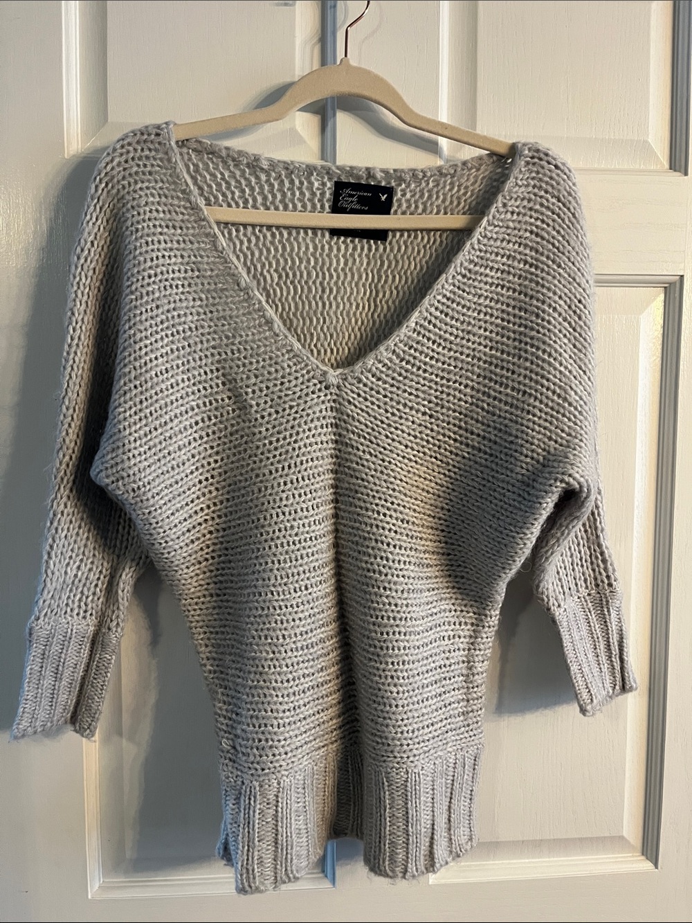 American Eagle Light Gray V-Neck Cable Knit Sweater - XS